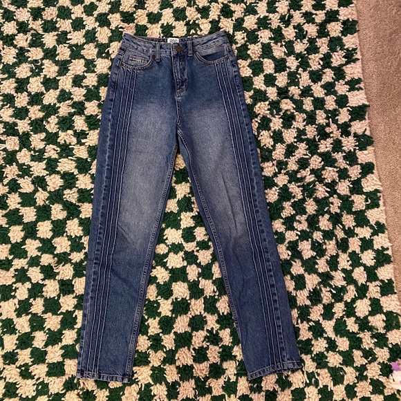 BDG Urban Outfitters Mom Jeans - Picture 10 of 10